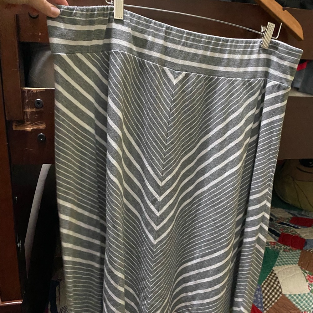 Ava & Viv Skirt